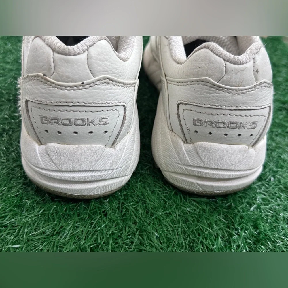 Brooks good preowned
